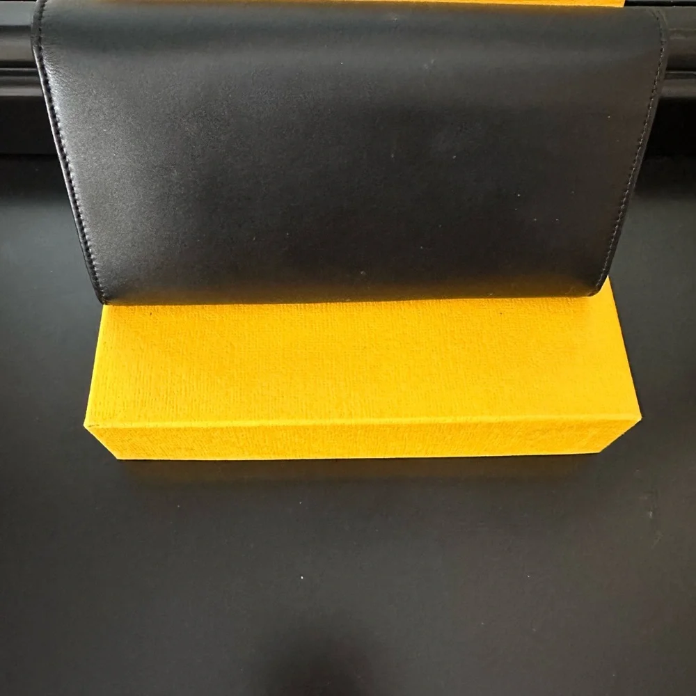 FENDI BAGUETTE WALLET PRISTINE CONDITION